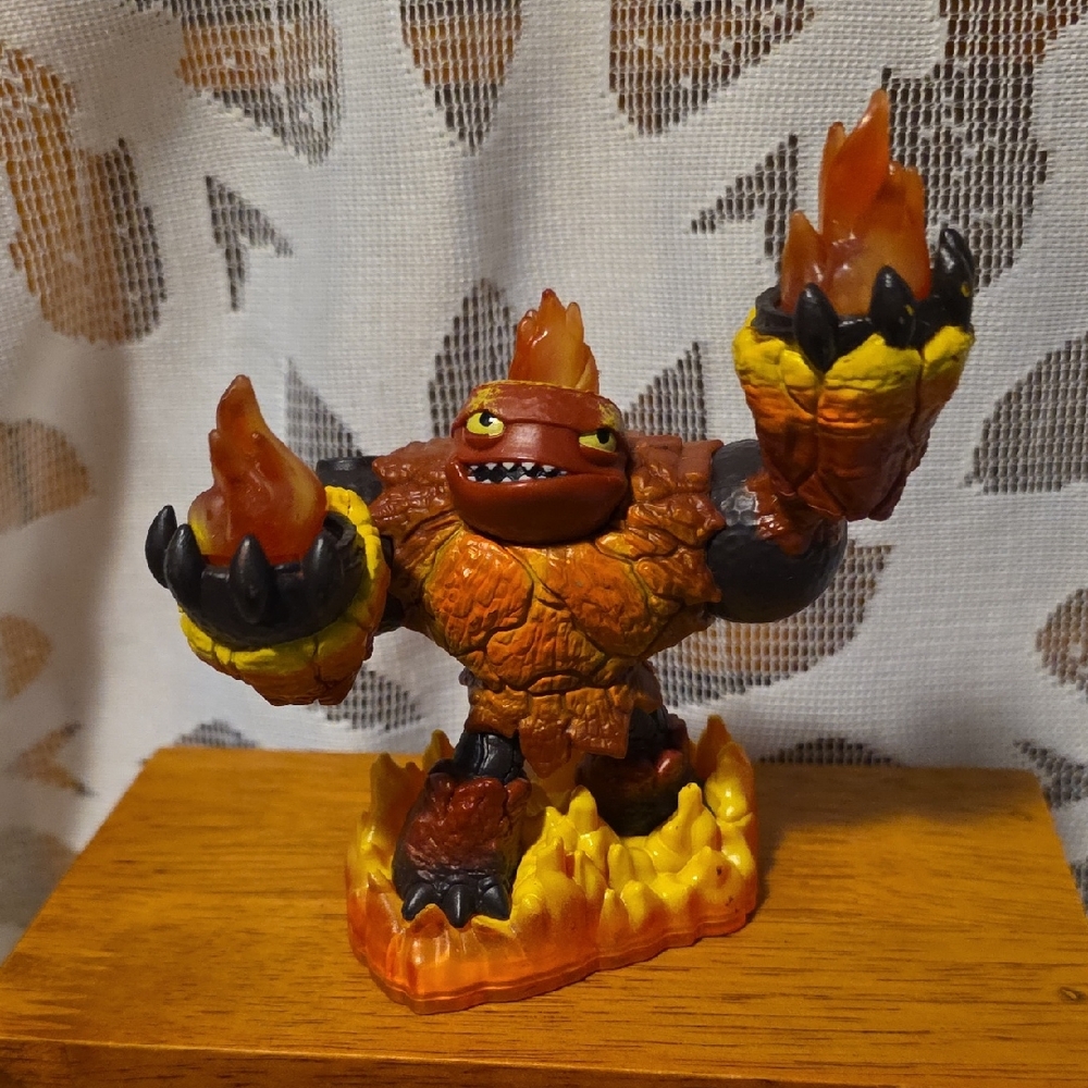 Skylanders Giants HOT HEAD Figure Orange Flames Fire Collectible